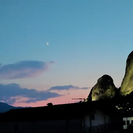 Lunar Meteorites アパート カランバカ