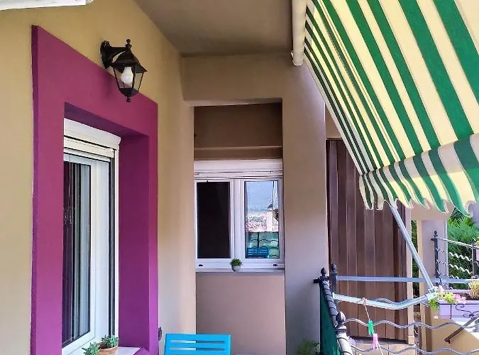 Lunar Meteorites アパート